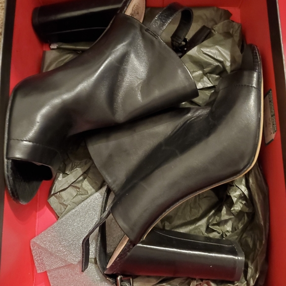 Shoes - Picture 11 of 14